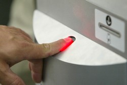 Biometria: Chcesz pracować, daj firmie odciski palców. Nielegalnie