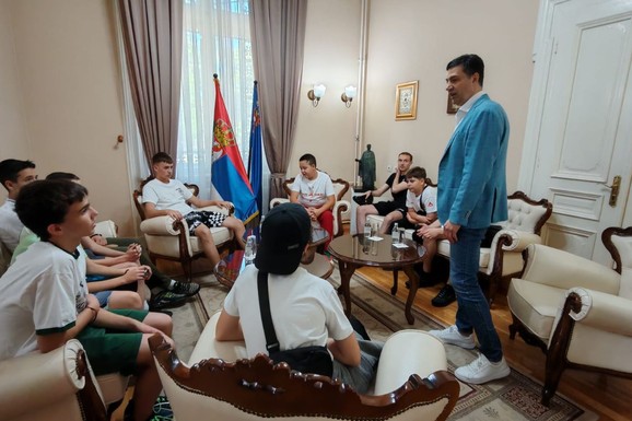 Gradonačelnik Pavlović povodom Fajnal fora ugostio decu sa Kosova i Metohije: "Da zavole Niš i ponesu najlepše uspomene" (FOTO)