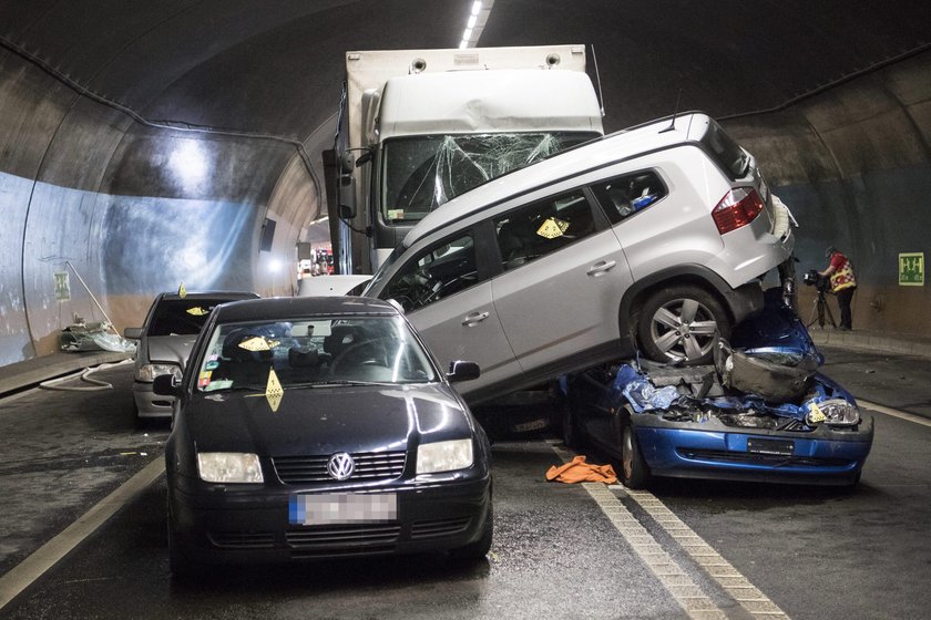 W szwajcarskim tunelu pod miejscowością Szafuza doszło do karambolu