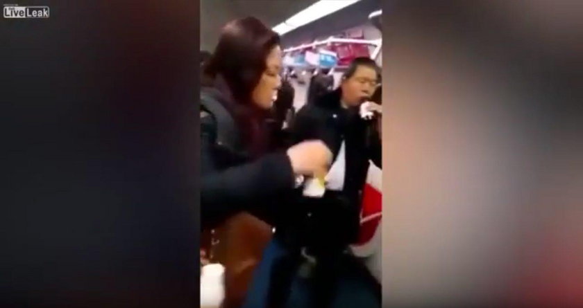 Horror w metrze! Próbowali zabić się na oczach pasażerów 