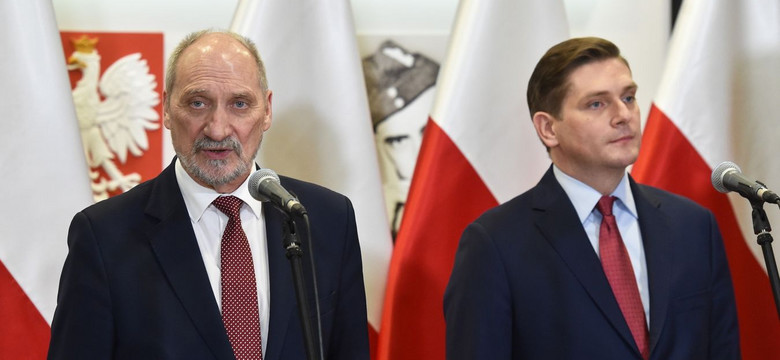 Macierewicz zostanie w MON? Kownacki broni swojego szefa i mówi, co dalej ze śmigłowcami