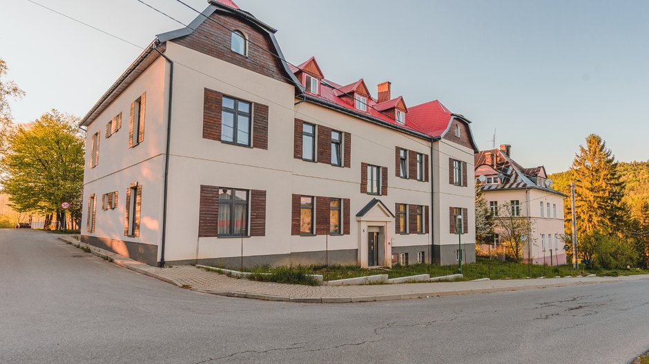 Butikowy aparthotel w Bieszczadach. Powstał w budynku z 1926 roku.