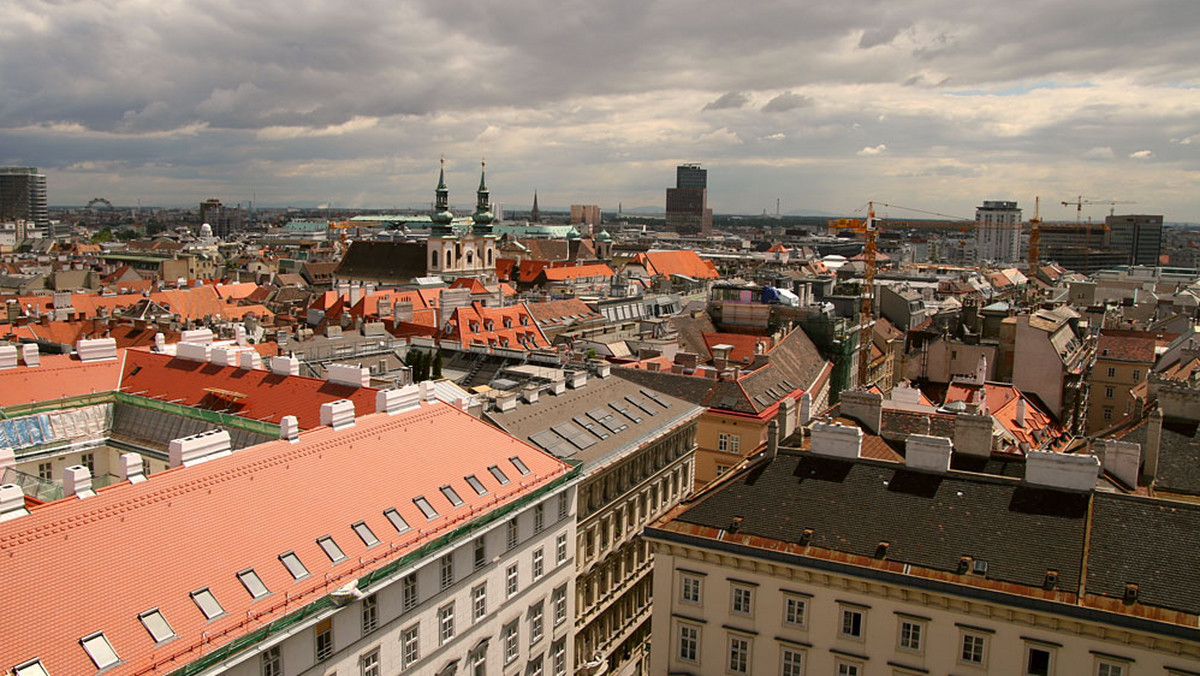 Wiedeń, podobnie jak inne europejskie miasta, na zawarcie przyjaźni potrzebuje czasu. A im dłużej człowiek się z nim oswaja, tym bardziej go fascynuje i wciąga w wir swoich tajemnic.