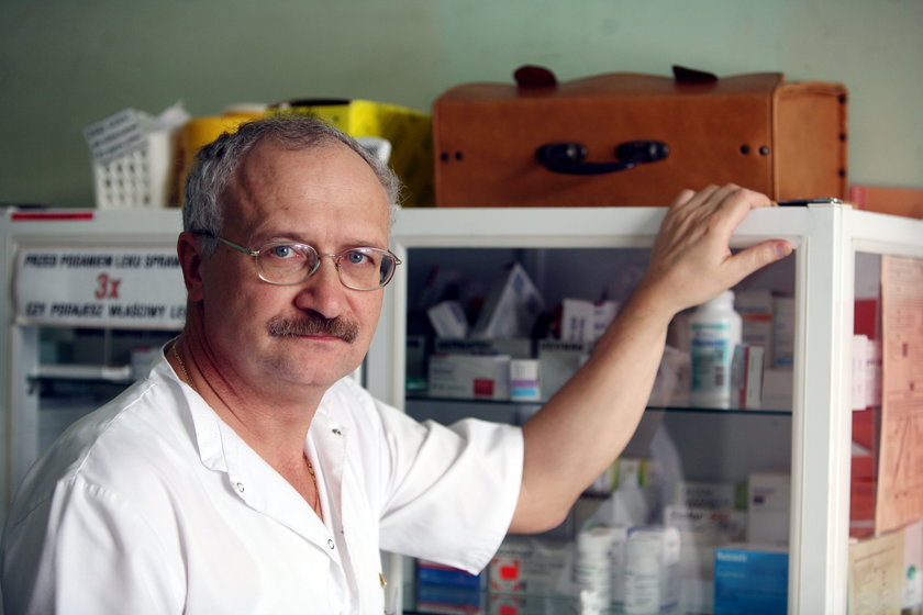 Prof. Krzysztof Simon (62 l.), dolnośląski konsultant wojewódzki w dziedzinie chorób zakaźnych