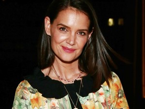 Katie Holmes felsőjét legszívesebben letépnénk róla