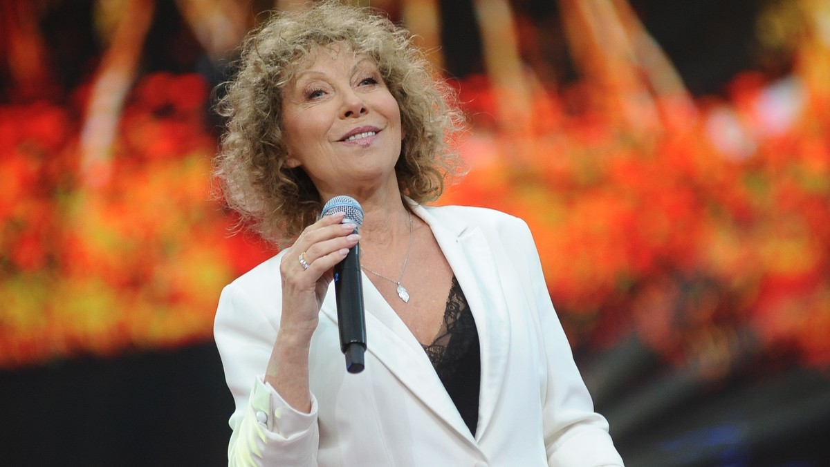 Alicja Majewska w nowej fryzurze. Fani zaskoczeni - Plejada.pl