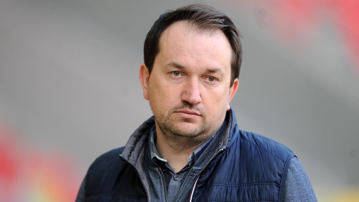 Z końcem poprzedniego sezonu Adam Łopatko po siedmiu latach opuścił Stomil Olsztyn. Teraz jest trenerem Pogoni Siedlce i w sobotę będzie chciał udowodnić, że prowadząc klub w normalnych warunkach należy do czołówki trenerów Nice 1. Ligi.