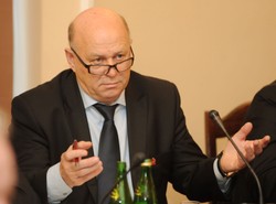 Lato w Sejmie: Nie zarabiam 170 tys., tylko 50