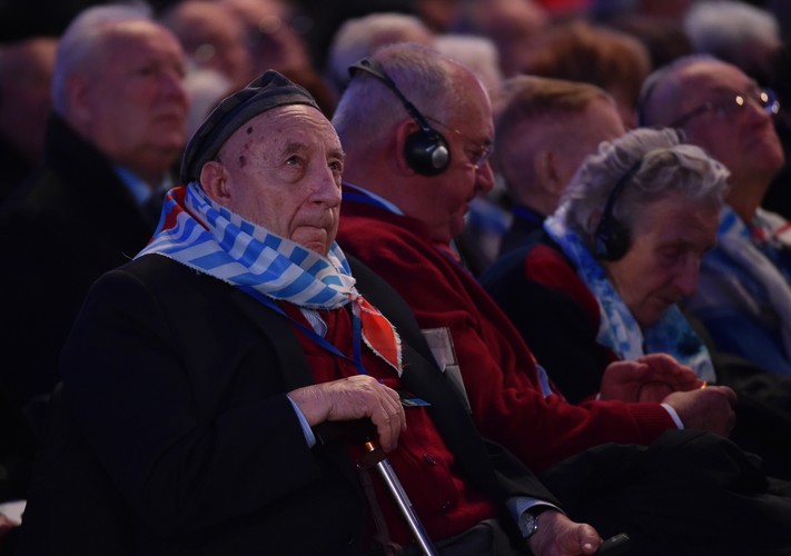 Były więzień Michał Habas, 27 bm. podczas głównej ceremonii 70. rocznicy wyzwolenia nazistowskiego niemieckiego obozu koncentracyjnego i zagłady Auschwitz-Birkenau w namiocie ustawionym przy bramie wejściowej byłego KL Auschwitz II-Birkenau.