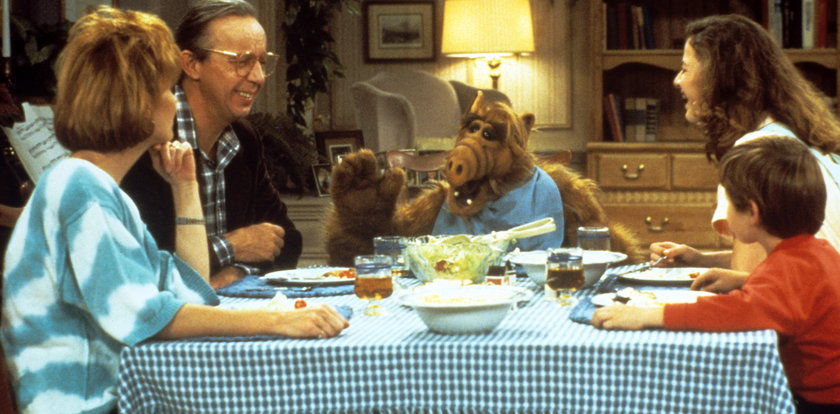 Tak wyglądają teraz bohaterowie serialu „Alf”. Poznajesz?