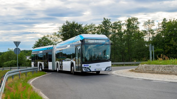 Urbino 18 hydrogen pomieści nawet 140 pasażerów i przejedzie bez przerwy 350 kilometrów