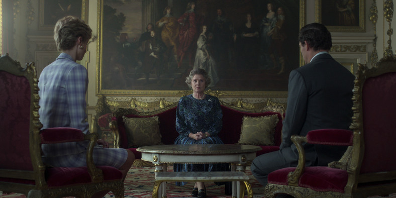 Imelda Staunton jako królowa Elżbieta II w serialu "The Crown"