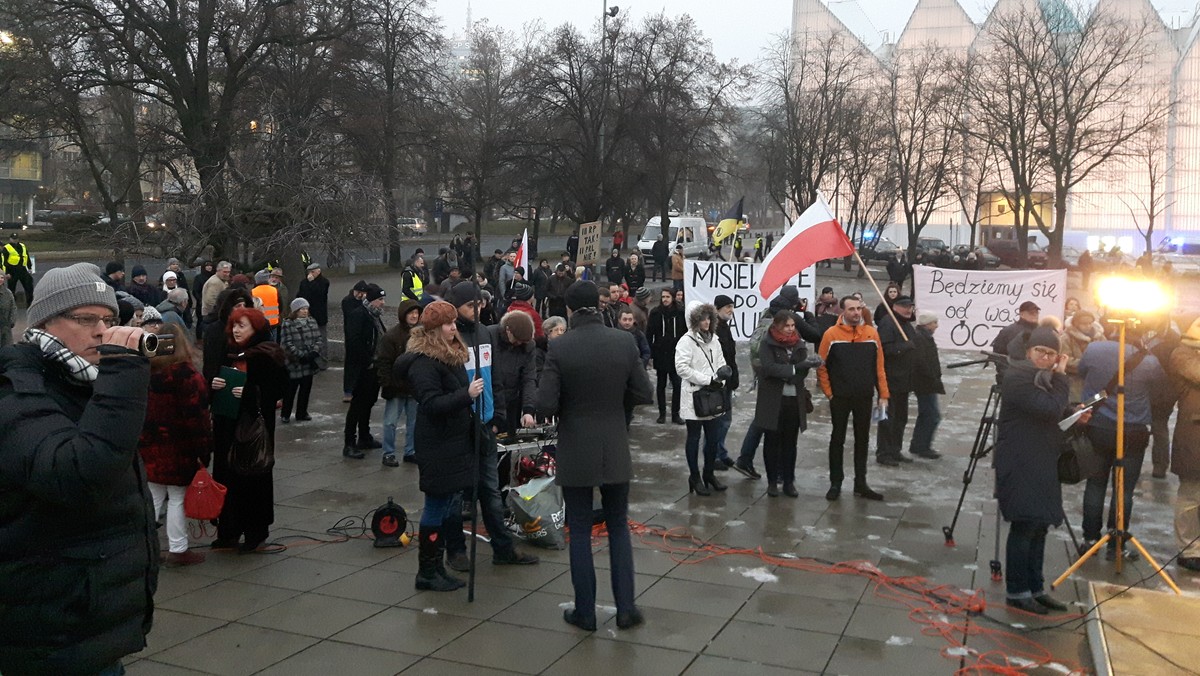 Protest studentów w Szczecinie. Na pl. Solidarności... kilkadziesiąt osób

