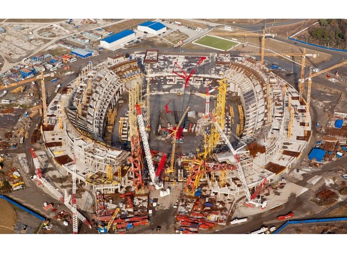 Miasto jest wielkim placem budowy. Na zdjęciu: Główny Stadion Olimpijski w Parku Olimpijskim w Soczi