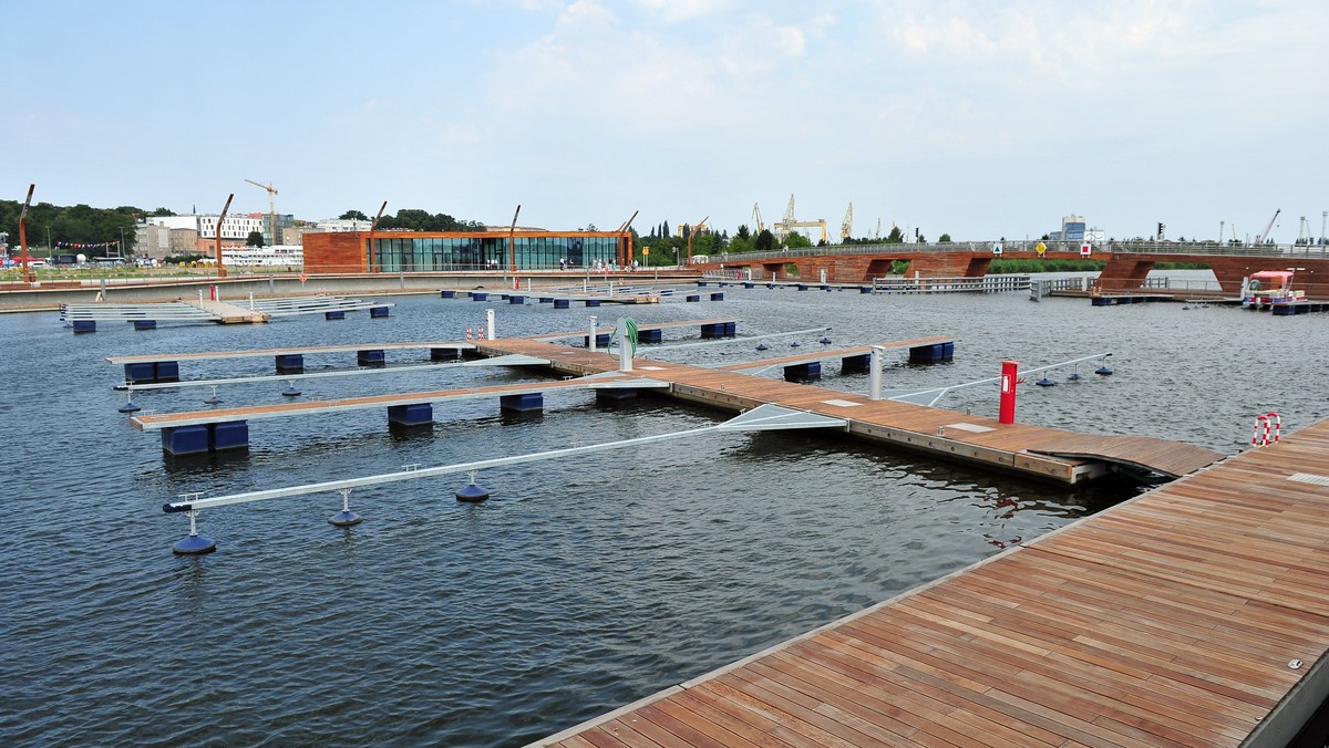 Do sieci przystani Pomorza Zachodniego oficjalnie dołączyła dzisiaj szczecińska marina na Wyspie Grodzkiej. Na wyspie na Odrze w centrum miasta może cumować 70 jachtów - docelowo ma być 150 miejsc postojowych dla jednostek.