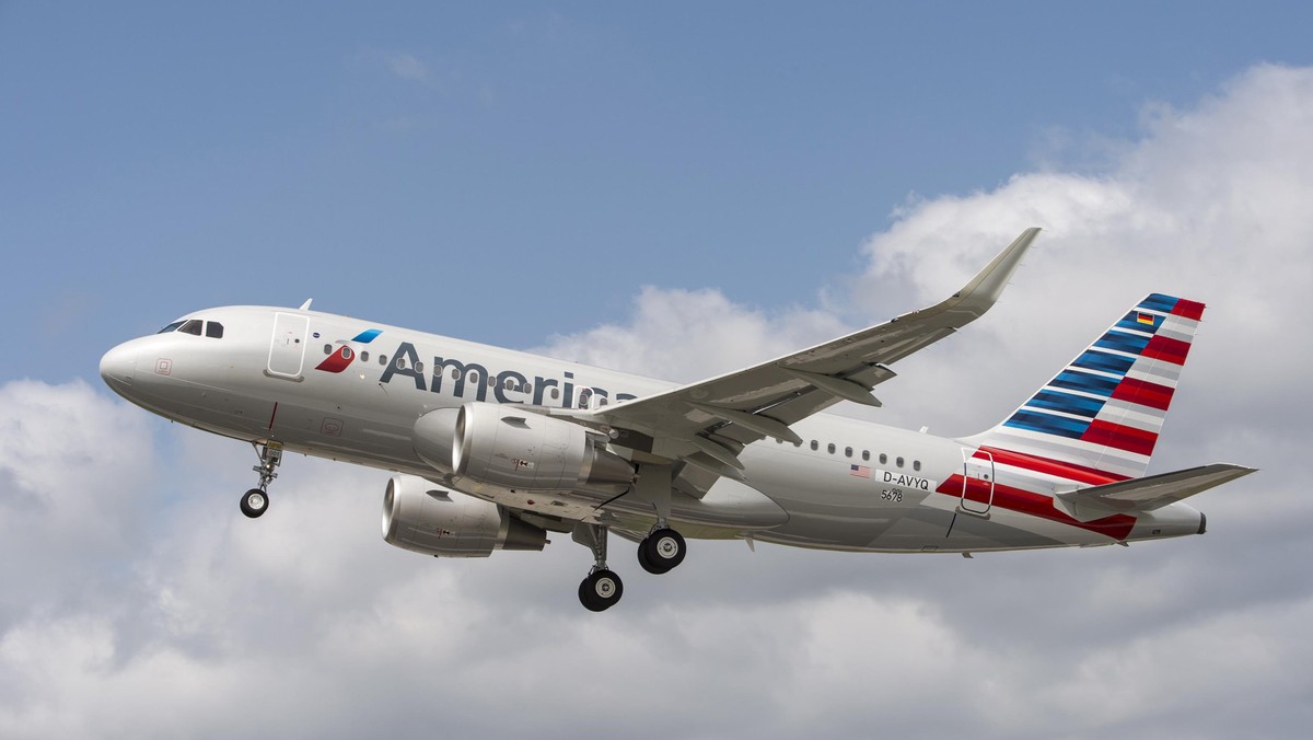 Od maja linia lotnicza American Airlines wprowadzi do swojej oferty loty z Chicago do Krakowa. Już teraz w Stanach ruszyła kampania reklamująca nowe połączenia lotnicze. Niestety na billboardach zamiast zdjęć Krakowa widnieje Stare Miasto w Gdańsku. Zdjęcia wpadki szybko obiegły internet.