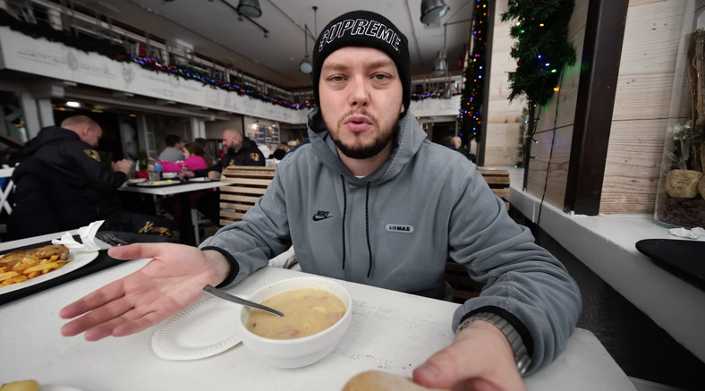 Książulo ocenia dania w restauracji na Kasprowym Wierchu