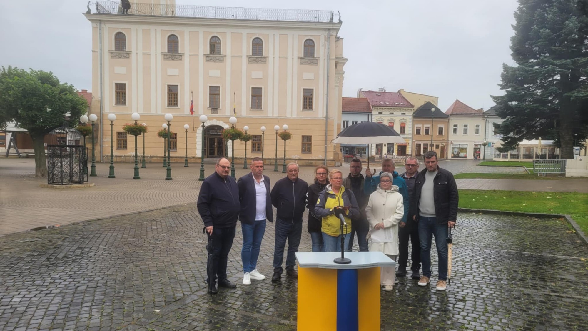 Desiati mestskí poslanci z Kežmarku odmietajú tlak vedenia mesta súvisiaci so sústavným predkladaním schválenia nového investičného úveru