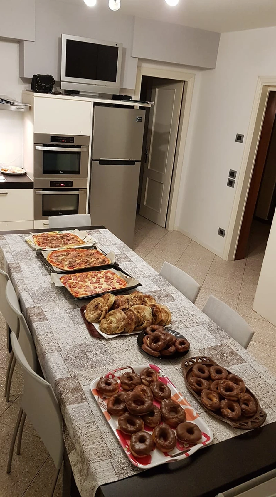 Na hranu ova desetočlana porodica dnevno troši oko 100 evra