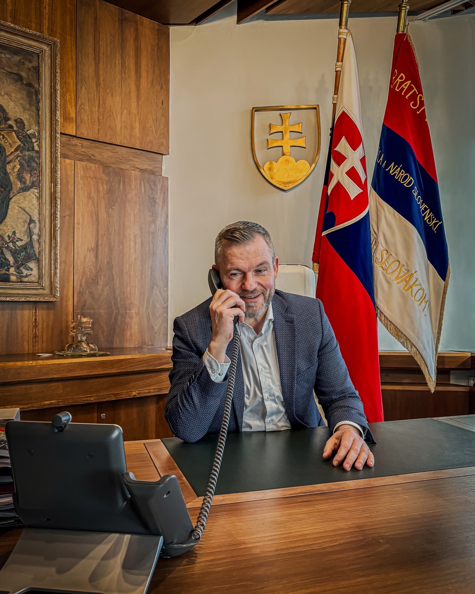 Pellegrini pridal foto, na ktorej telefonuje Schusterovi.