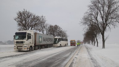 Blisko 900 odbiorców pozbawionych prądu