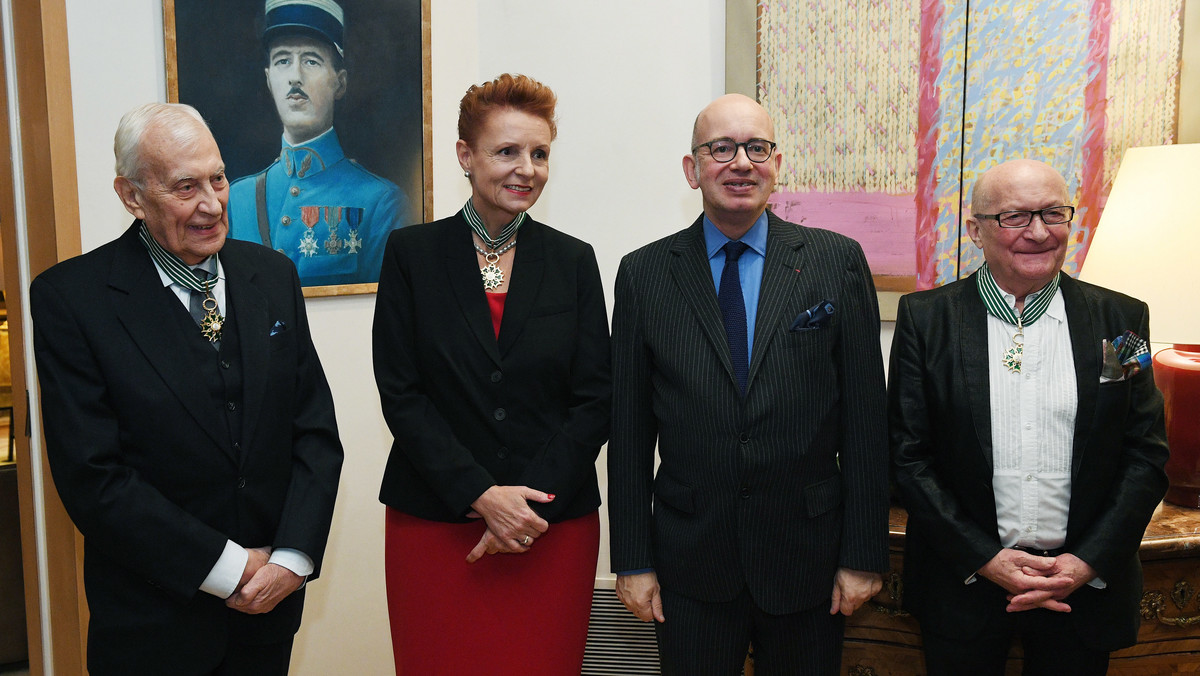 Ambasador Francji w Polsce Pierre Levy odznaczył we wtorek w Warszawie aktora Wojciecha Pszoniaka, b. minister kultury i dziedzictwa narodowego Małgorzatę Omilanowską oraz historyka sztuki Piotra Skubiszewskiego Orderem Sztuki i Literatury.