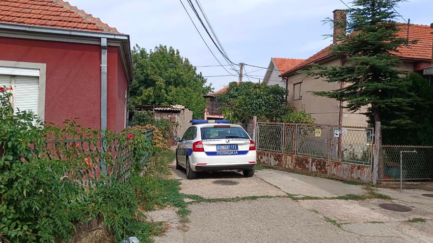 Policija blokrala prilaz do kuće