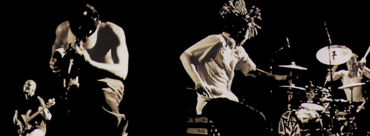 20 lat gniewu w rytmie hardcore'owego rapuDwie dekady temu muzyczny świat został powalony debiutanckim albumem Rage Against The Machine. To okazja do przypomnienia tego wyjątkowego zespołu i płyty. Właśnie ukazało się specjalne wydawnictwo "Rage Against The Machine - XX (20th Anniversary Editions)".