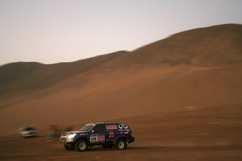 Rajd Dakar 2011: dobra postawa Polaków, Hołowczyc z otwartymi drzwiami (5.etap, wyniki, fot. Willy Weyens)