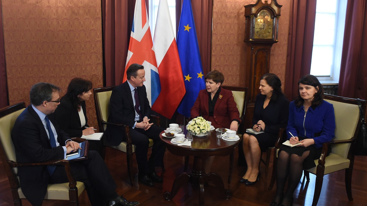 Premier Beata Szydło jutro udaje się z wizytą na Węgry. Z premierem Victorem Orbanem porozmawia m.in. o wspólnym stanowisku Grupy Wyszehradzkiej (V4) ws. postulatów Wielkiej Brytanii oraz o kryzysie migracyjnym.