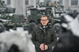 Premier zapowiada dodatkowe środki dla PKP i obniżki cen biletów