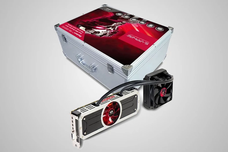 Karta Radeon R9 295X2 OC to najwydajniejsza propozycja w ofercie firmy Sapphire. Do klientów dostarczana jest w metalowej walizce