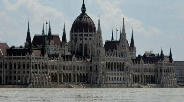 Ma tetőzik a Duna Esztergom és Budapest között