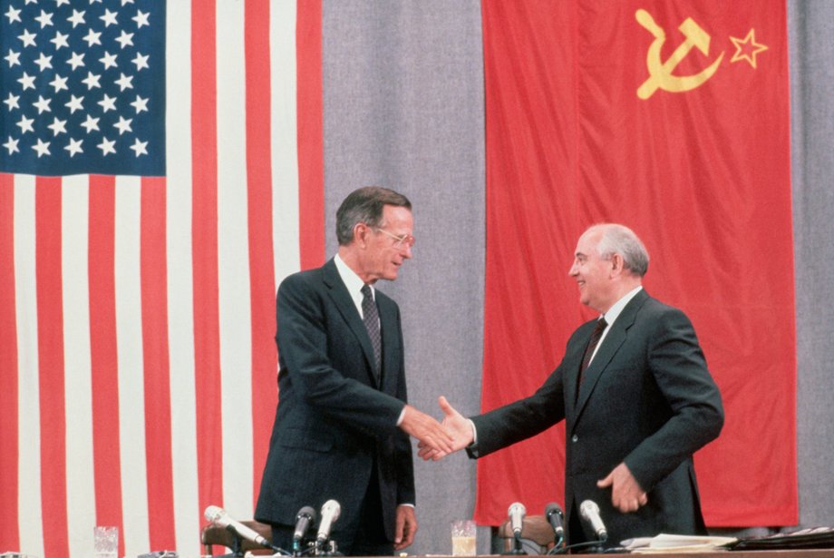 Ówczesny prezydent USA George Bush i rosyjski polityk Michaił Gorbaczow, 1989 r.