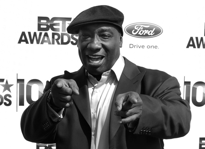 Michael Clarke Duncan pochodził z ubogiej rodziny z Chicago. Aby pomóc samotnej chorej matce musiał porzucić studia i zająć się pracą. Imał się różnych zajęć, m.in. kopał rowy i stał na bramkach chicagowskich klubów