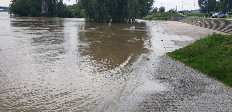 Fala wezbraniowa na Wiśle w Warszawie