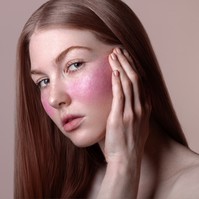 Kipirosodott arc: nemcsak rosacea okozhatja, hanem súlyos autoimmun betegség is