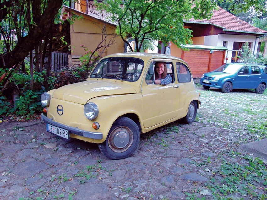 Za pet godina koliko ga vozi pregazila je sa njim 10.000 kilometara. Kilometar-sat, sa onim što su ranije prevalili deda i otac, sabrao je 82.492