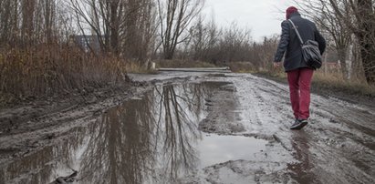 W ogromnym błocie na nowiutką stację. Kto za to odpowiada?