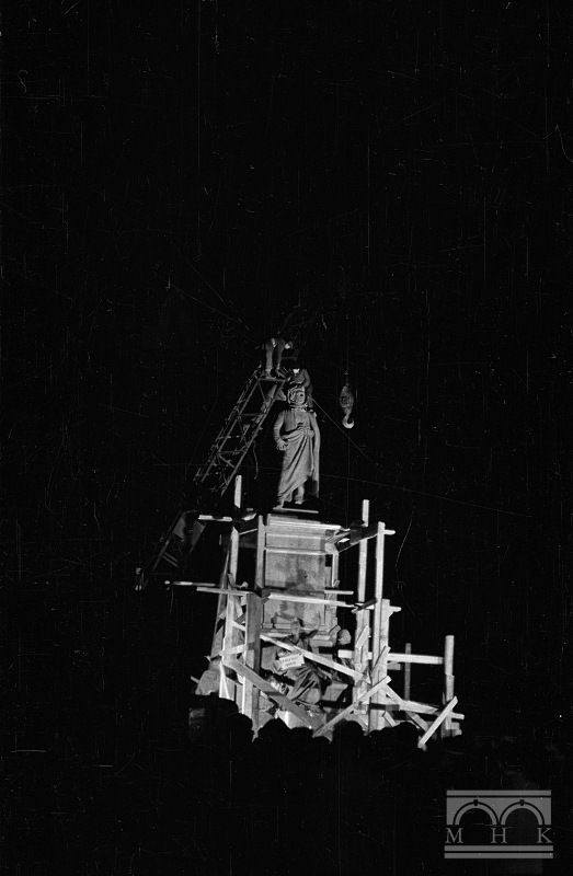 Ponowny montaż pomnika Adama Mickiewicza - 19 listopada 1955 roku