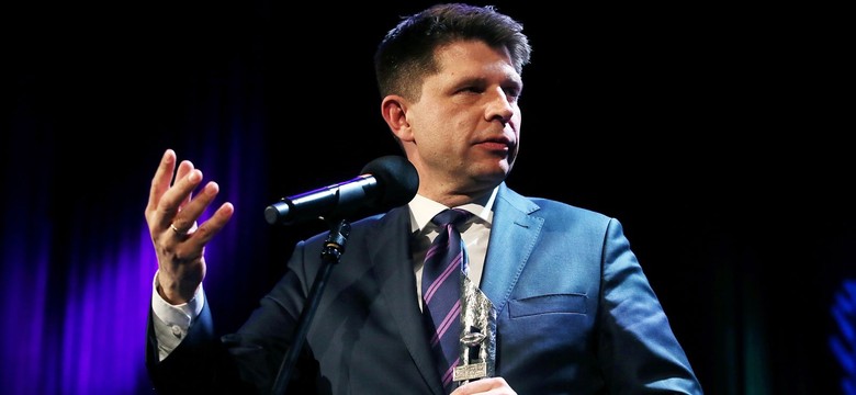 "Niech pani weźmie przykład z pana prezesa Kaczyńskiego". Ryszard Petru zdobywcą "Srebrnych Ust 2015"