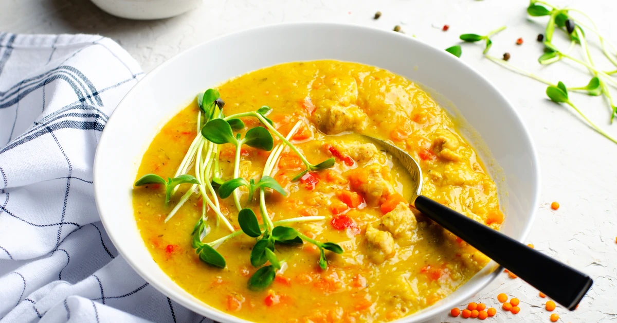 Seniorzy powinni sięgać po tę przyprawę regularnie. Wzmacnia stawy i poprawia pracę wątroby