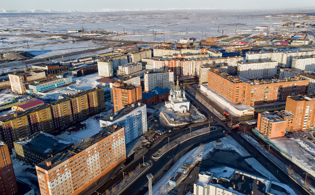 W rosyjskim Norylsku spadł już pierwszy śnieg. "Taka sytuacja zdarza się raz na siedem lat" [WIDEO]