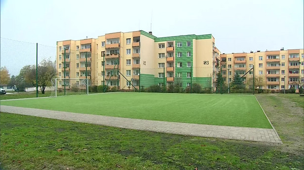 Na kieleckim osiedlu zbudowano... pół boiska. Na całość zabrakło pieniędzy