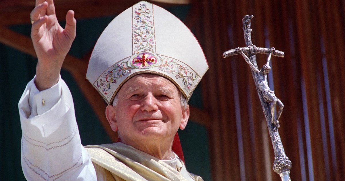 Napisz Wiersz O Sw Janie Pawle 2 Rzym: pamiątka po św. Janie Pawle II przekazana do jednego z kościołów
