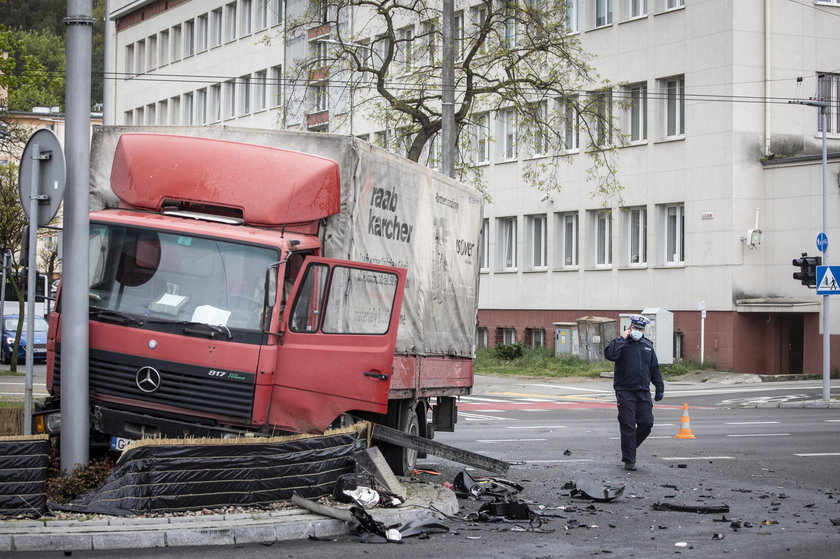 Karetka pogotowia jechała na sygnale