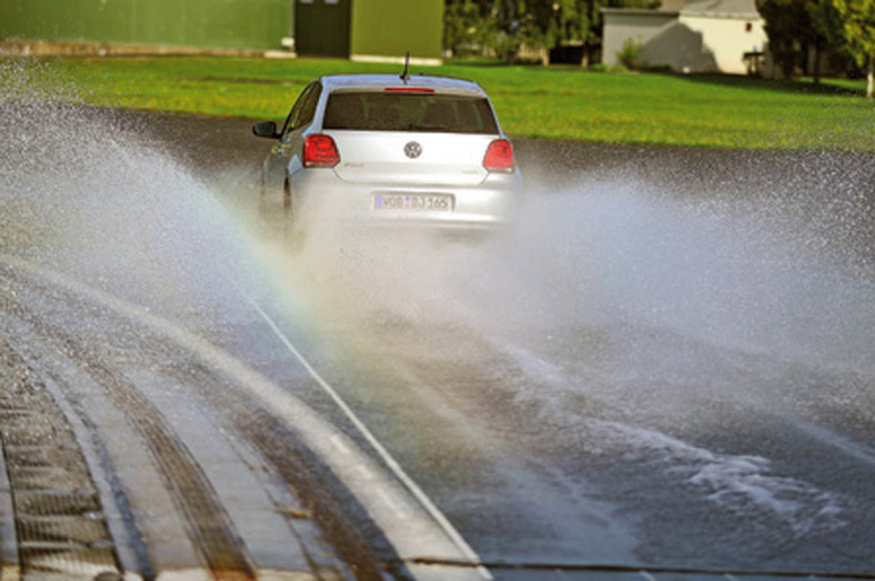Czy istnieją opony nadające się do jazdy w każdych warunkach pogodowych?