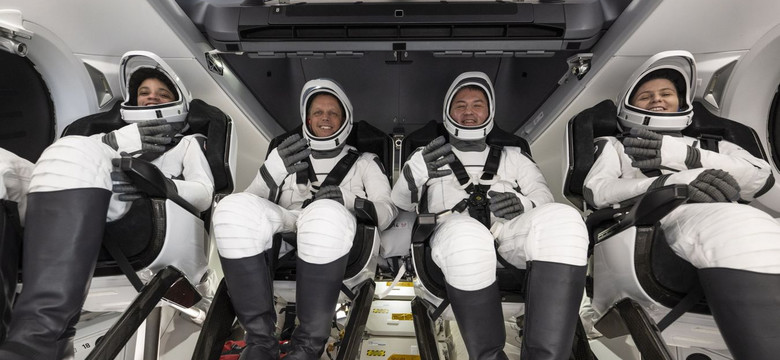 Astronauci SpaceX po sześciu miesiącach pobytu w Kosmosie wrócili na Ziemię