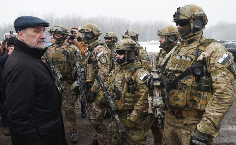 ANTONI MACIEREWICZ W ZIELONCE. POKAZ AKCJI KOMANDOSÓW I PREZENTACJA ŻOŁNIERZY OBRONY TERYTORIALNEJ