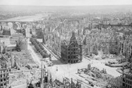 W lutym 1945 r. ponad tysiąc bombowców zrzuciło na Drezno 2680 ton bomb.